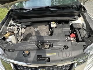 Photo of 2016 White Nissan Pathfinder
